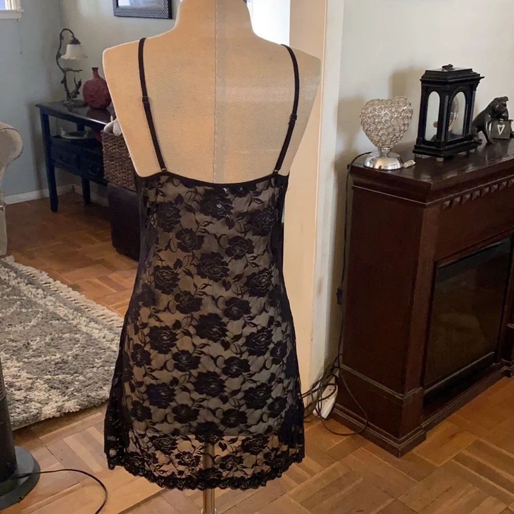NWOT Delta Burke sheer stretchy negligee. Simply gorgeous & sexy! Floral pattern